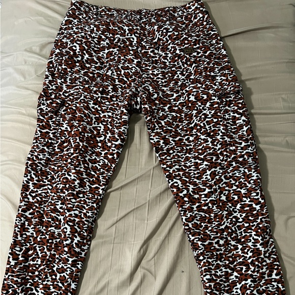 pull&bear cheetah print baggy cargo pants size 31 - Picture 2 of 2